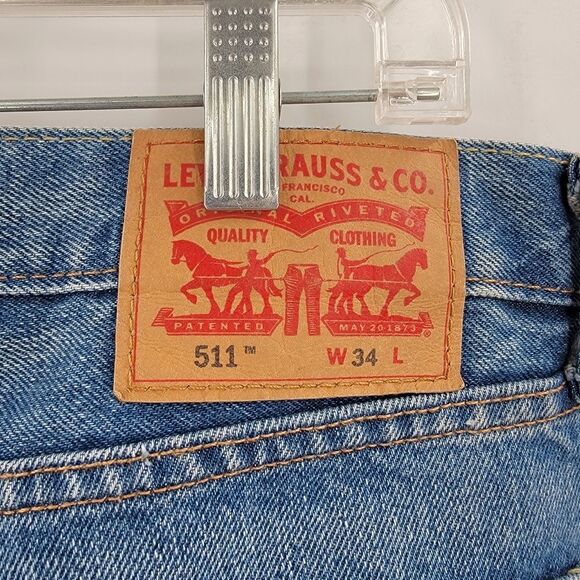 Levi's Jean Shorts Women's 34 Boho Distressed Raw Hem Long Dad Denim Bermuda - Picture 8 of 16